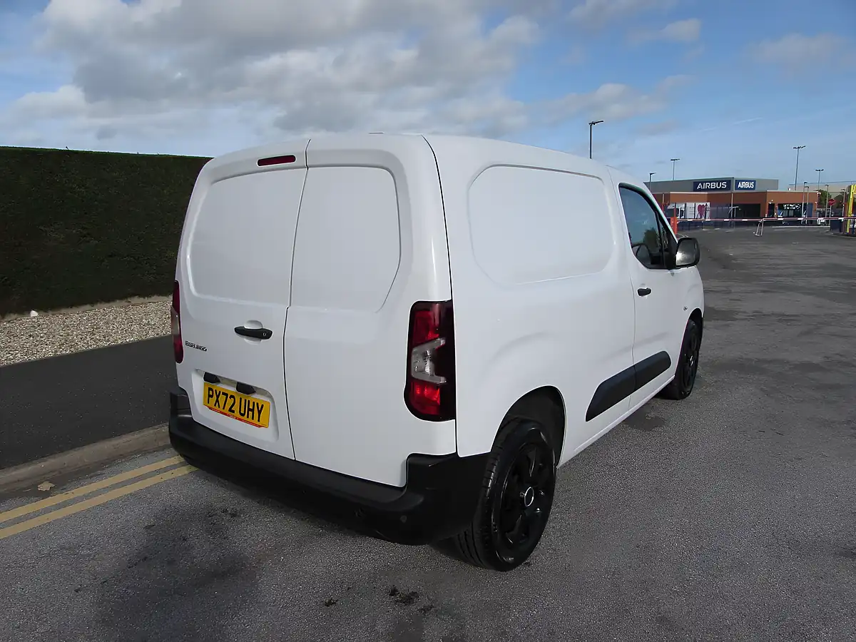 Used 2023 Citroen Berlingo Enterprise Edition M Swb White - Interior and Exterior details 4