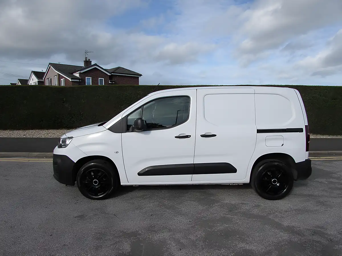 Used 2023 Citroen Berlingo Enterprise Edition M Swb White - Interior and Exterior details 5