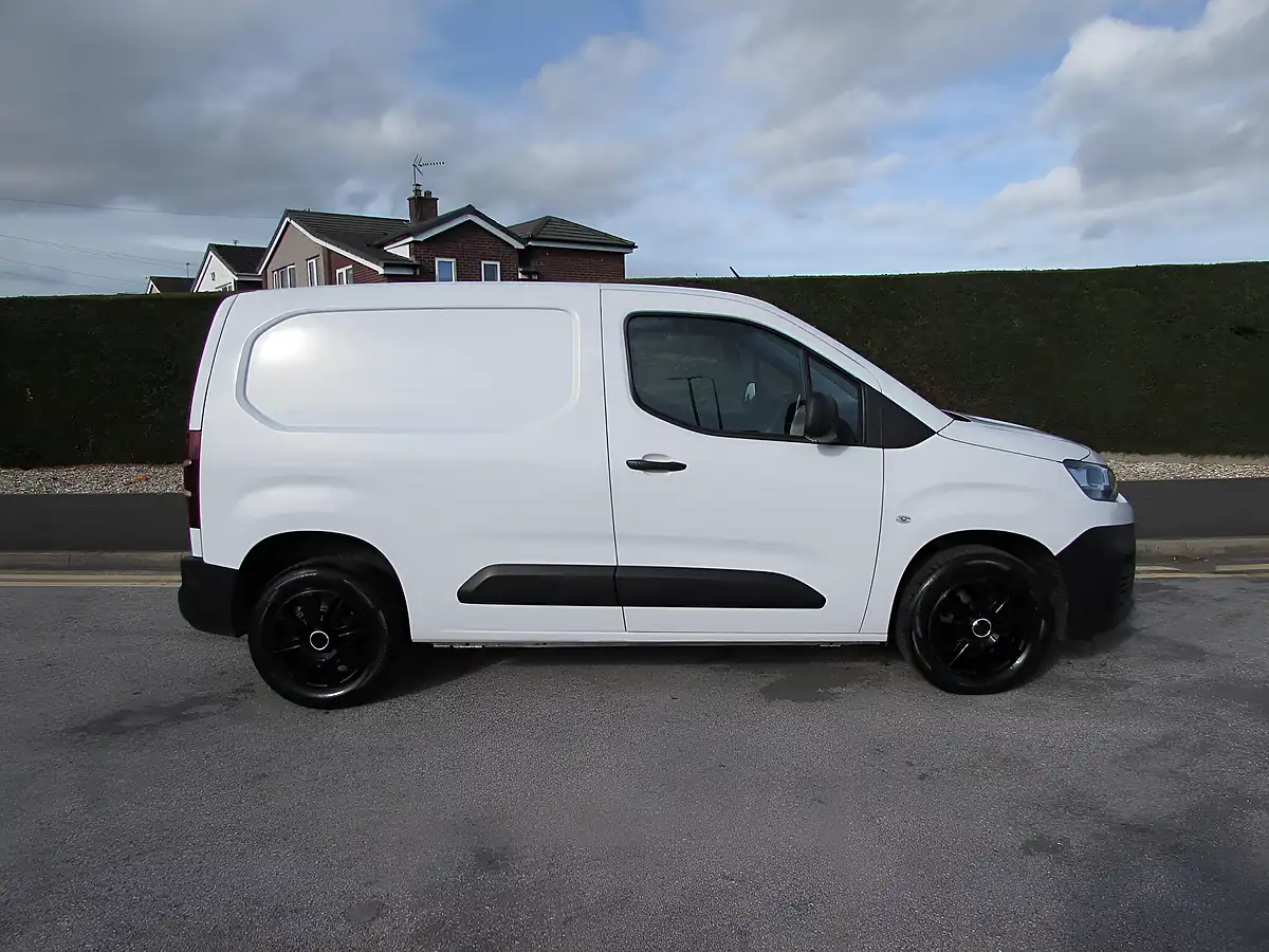 Used 2023 Citroen Berlingo Enterprise Edition M Swb White - Interior and Exterior details 6