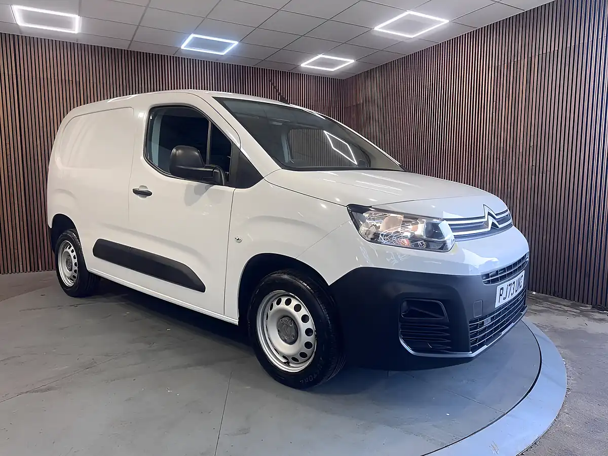 Used 2023 Citroen Berlingo Enterprise Edition M White - Front View