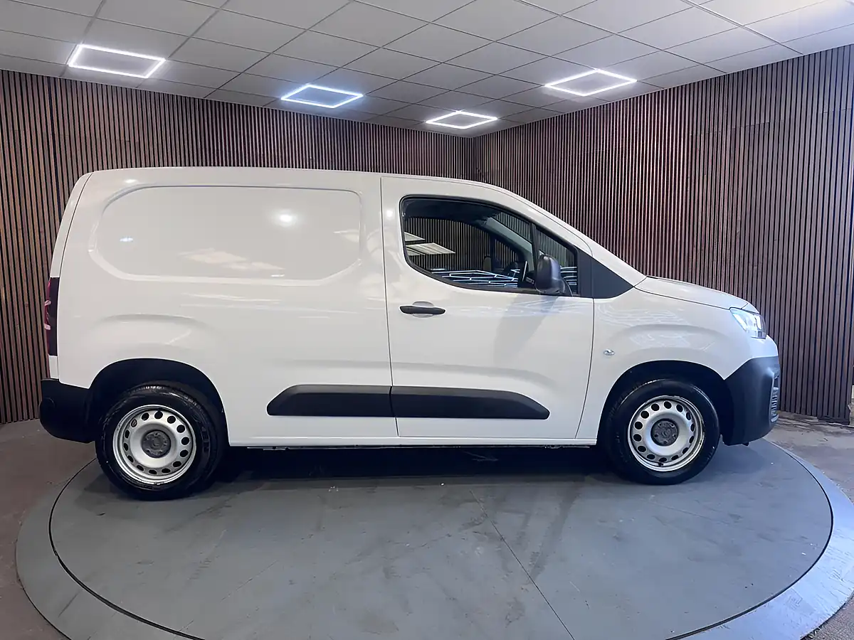 Used 2023 Citroen Berlingo Enterprise Edition M White - Interior and Exterior details 13