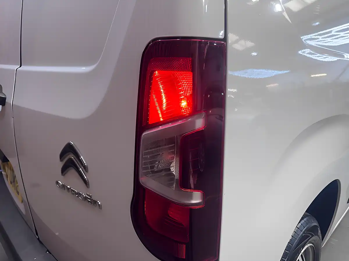 Used 2023 Citroen Berlingo Enterprise Edition M White - Interior and Exterior details 18