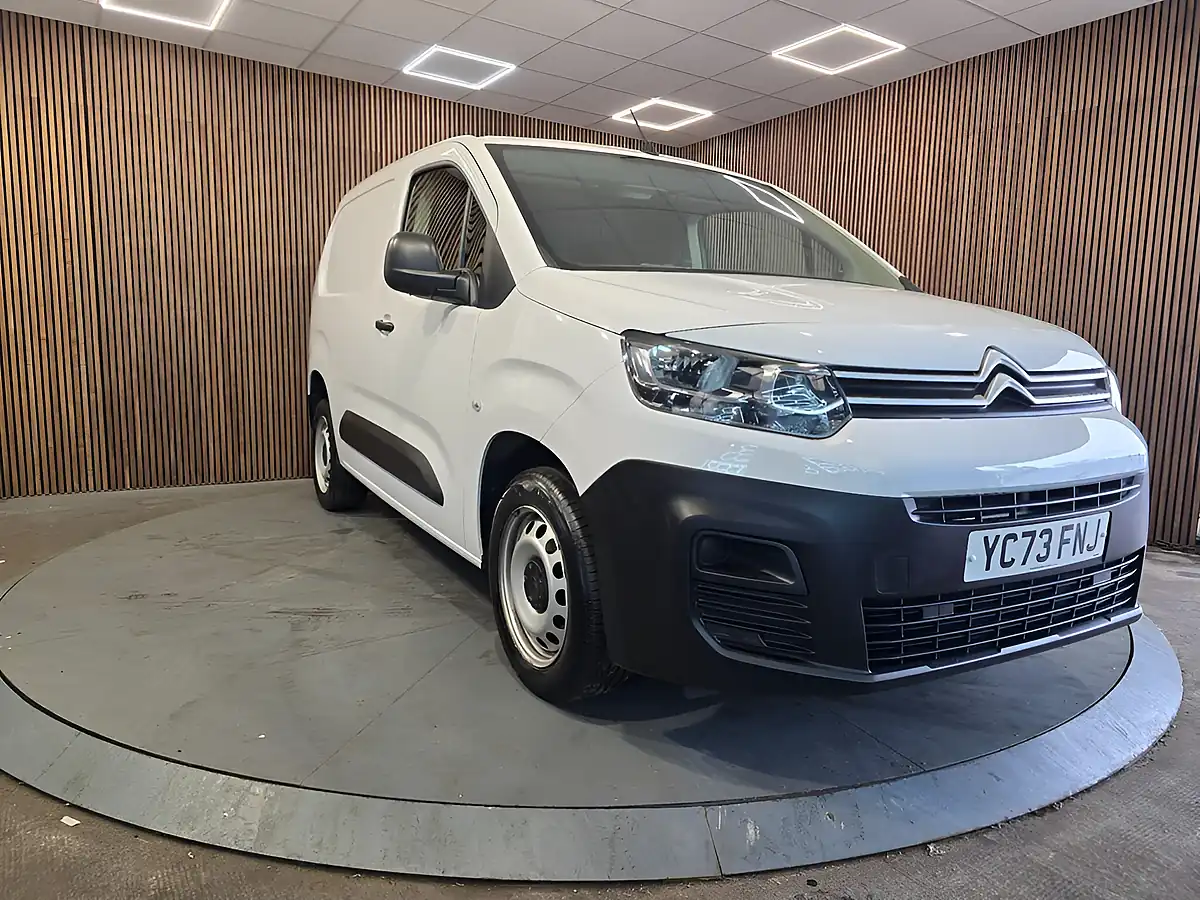 Used 2023 Citroen Berlingo Enterprise Edition M White - Front View
