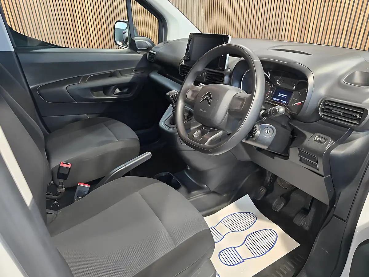 Used 2023 Citroen Berlingo Enterprise Edition M White - Interior and Exterior details 17
