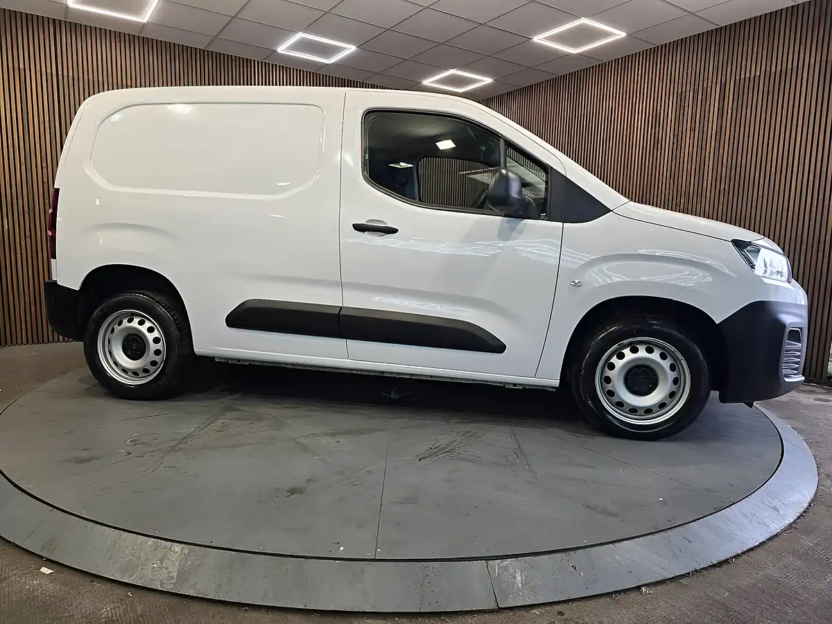 Used 2023 Citroen Berlingo Enterprise Edition M White - Interior and Exterior details 7