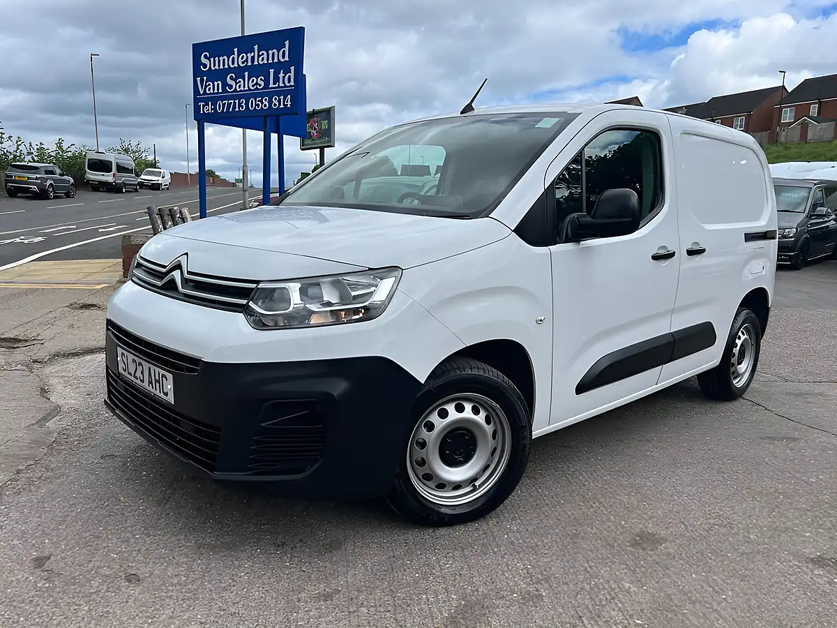 Used 2023 Citroen Berlingo Enterprise Edition M White - Front View