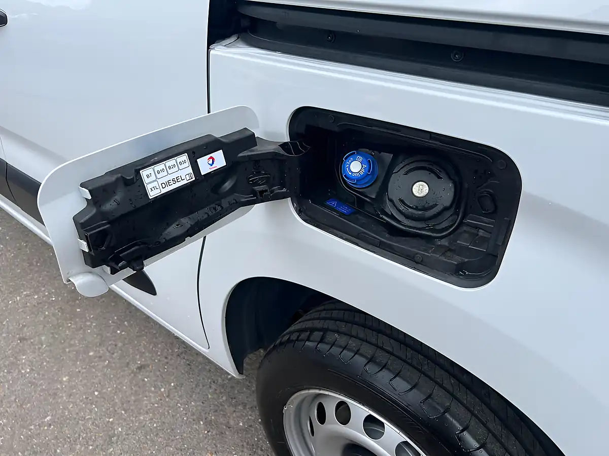 Used 2023 Citroen Berlingo Enterprise Edition M White - Interior and Exterior details 13