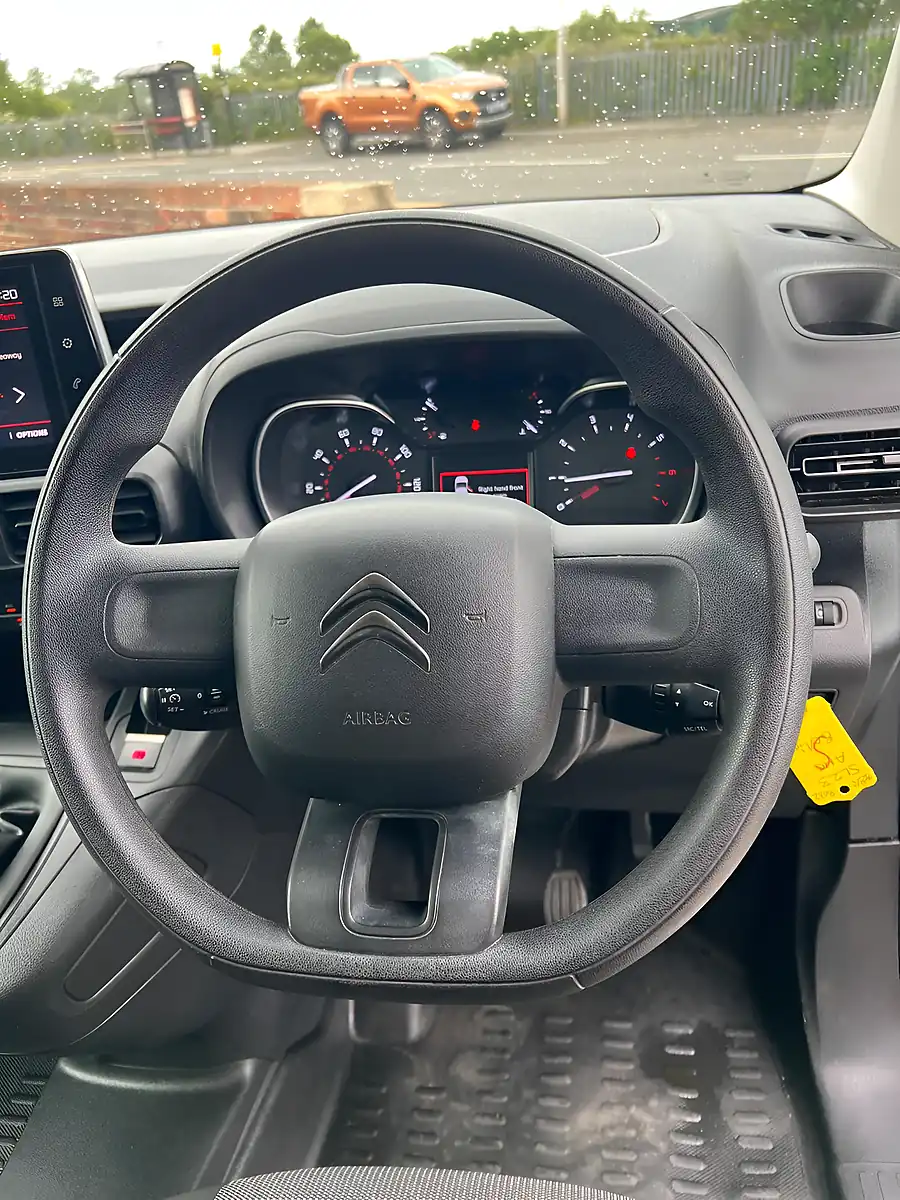 Used 2023 Citroen Berlingo Enterprise Edition M White - Interior and Exterior details 16
