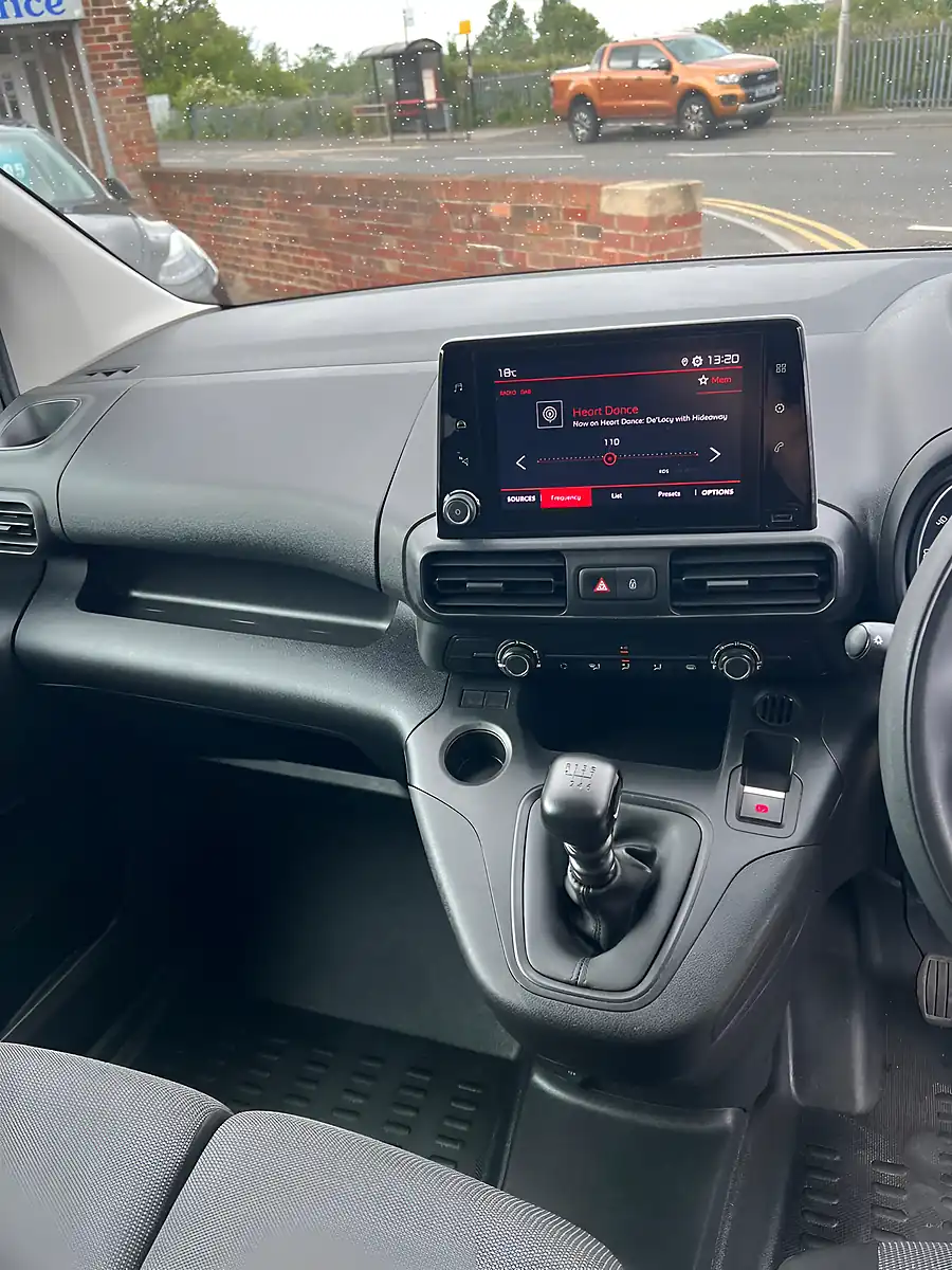 Used 2023 Citroen Berlingo Enterprise Edition M White - Interior and Exterior details 18