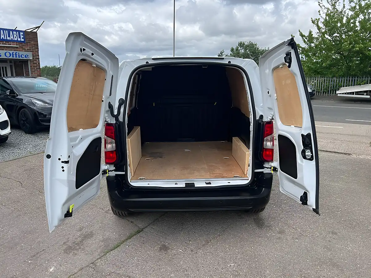 Used 2023 Citroen Berlingo Enterprise Edition M White - Interior and Exterior details 7