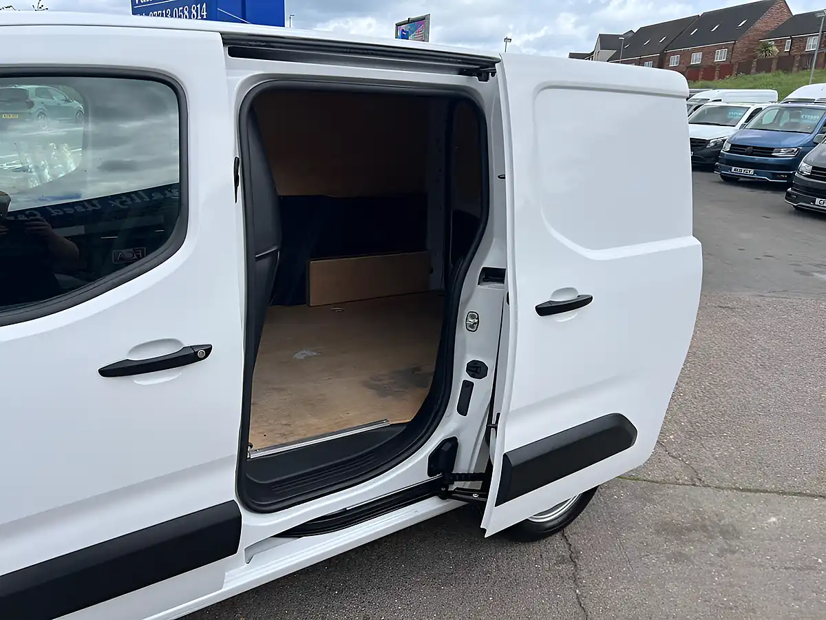 Used 2023 Citroen Berlingo Enterprise Edition M White - Interior and Exterior details 8