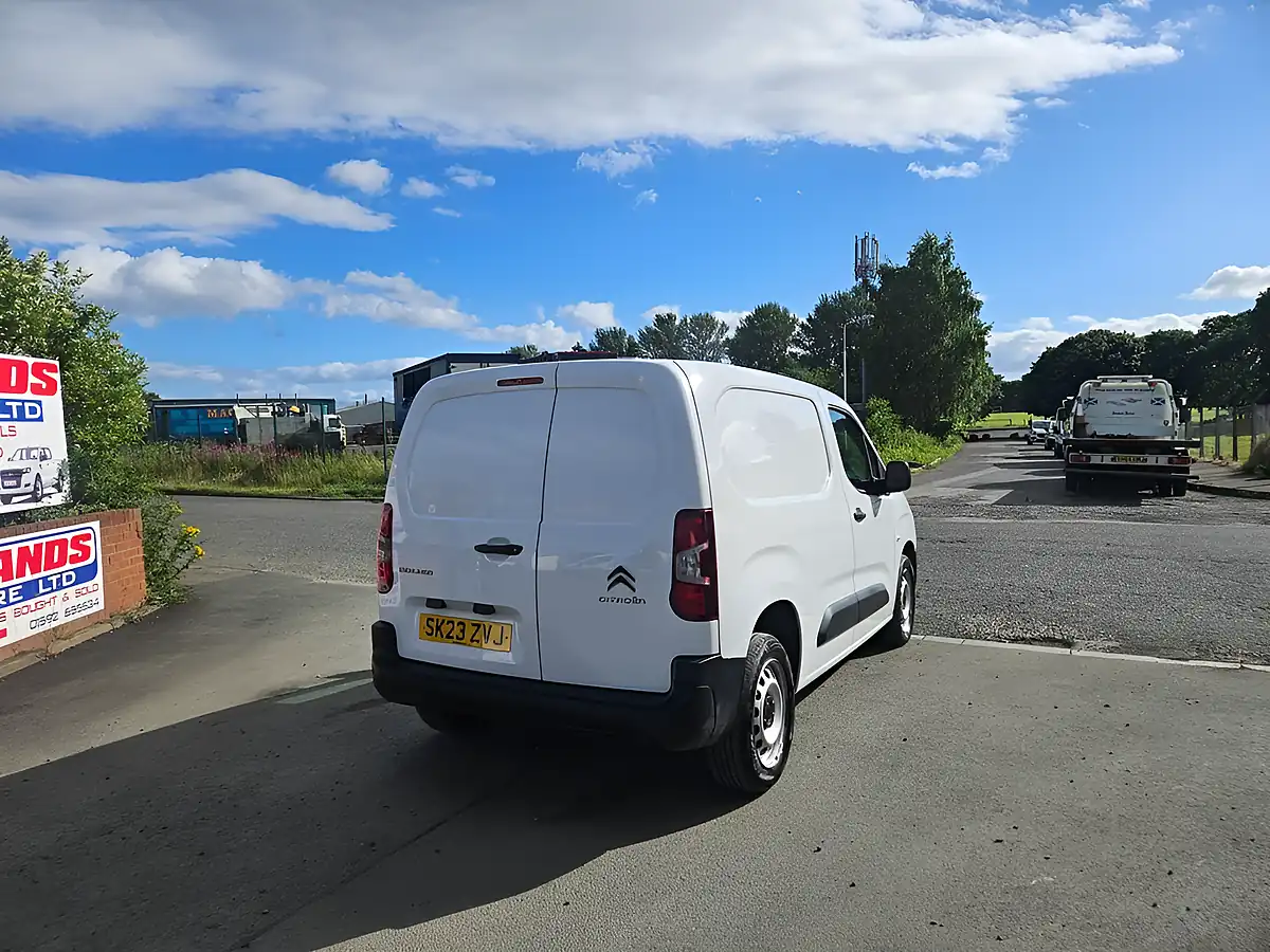Used 2023 Citroen Berlingo Enterprise Edition M White - Interior and Exterior details 8