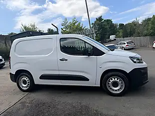 Used 2023 Citroen Berlingo Enterprise Edition M White - Interior and Exterior details 12