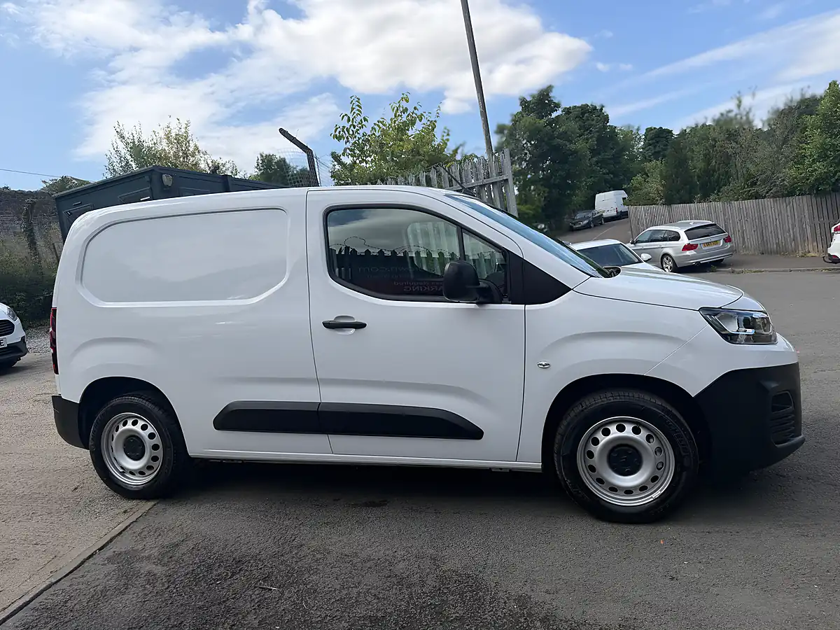 Used 2023 Citroen Berlingo Enterprise Edition M White - Interior and Exterior details 12