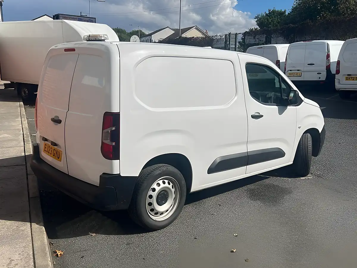 Used 2023 Citroen Berlingo Enterprise Edition M White - Interior and Exterior details 3
