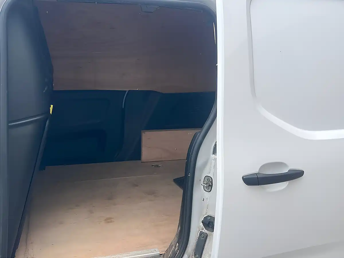 Used 2023 Citroen Berlingo Enterprise Edition M White - Interior and Exterior details 11