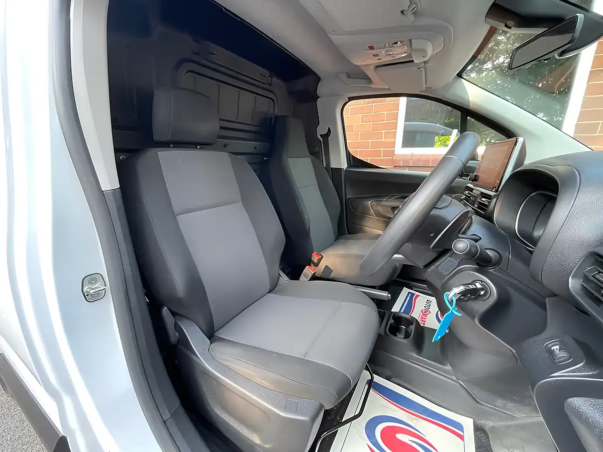Used 2023 Citroen Berlingo Enterprise Edition M White - Interior and Exterior details 11