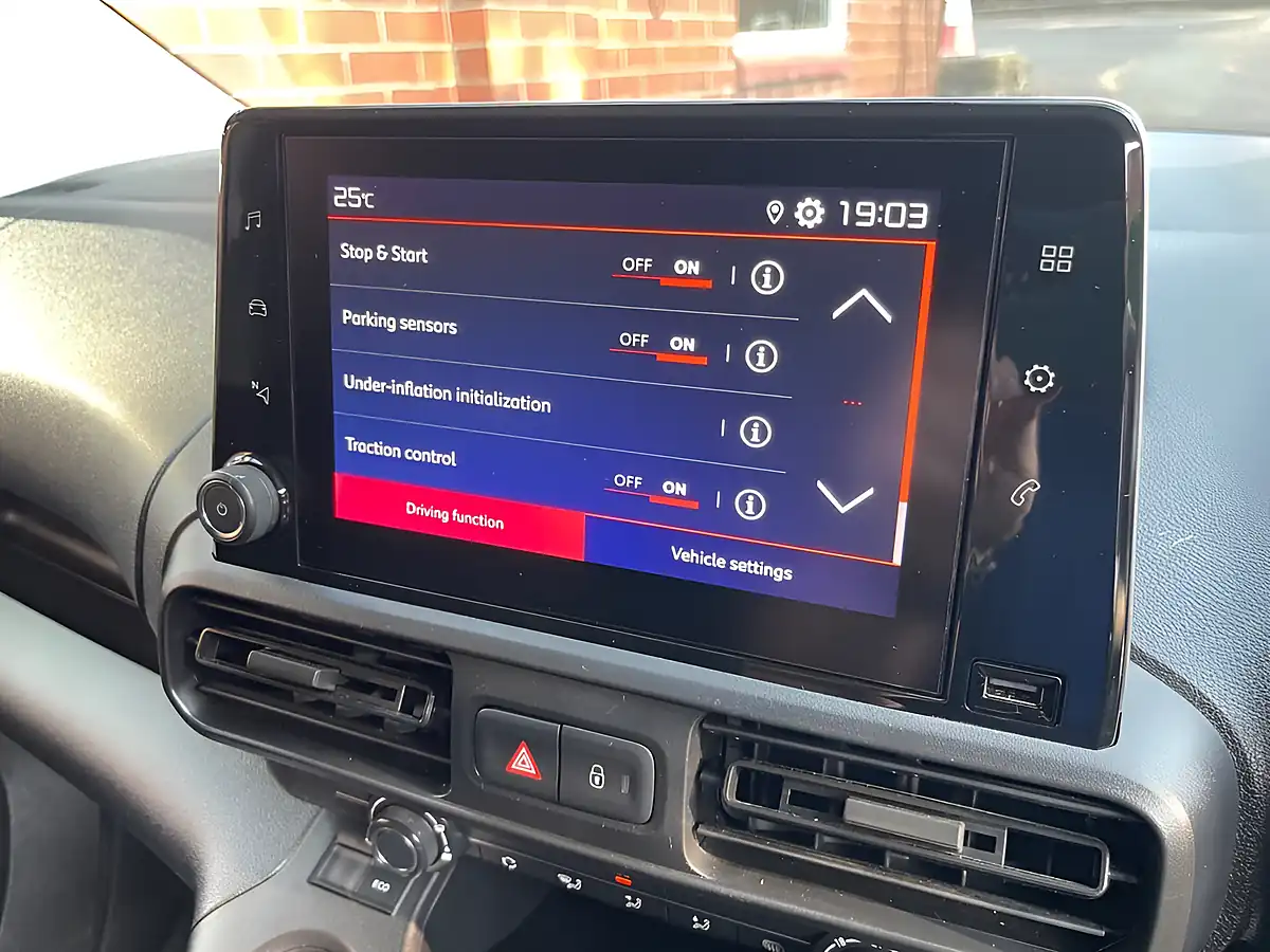 Used 2023 Citroen Berlingo Enterprise Edition M White - Interior and Exterior details 14