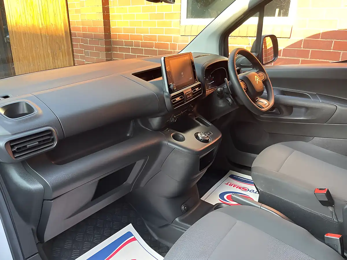 Used 2023 Citroen Berlingo Enterprise Edition M White - Interior and Exterior details 18