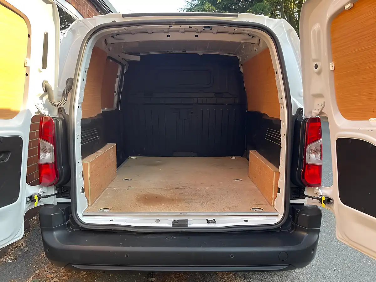 Used 2023 Citroen Berlingo Enterprise Edition M White - Interior and Exterior details 19