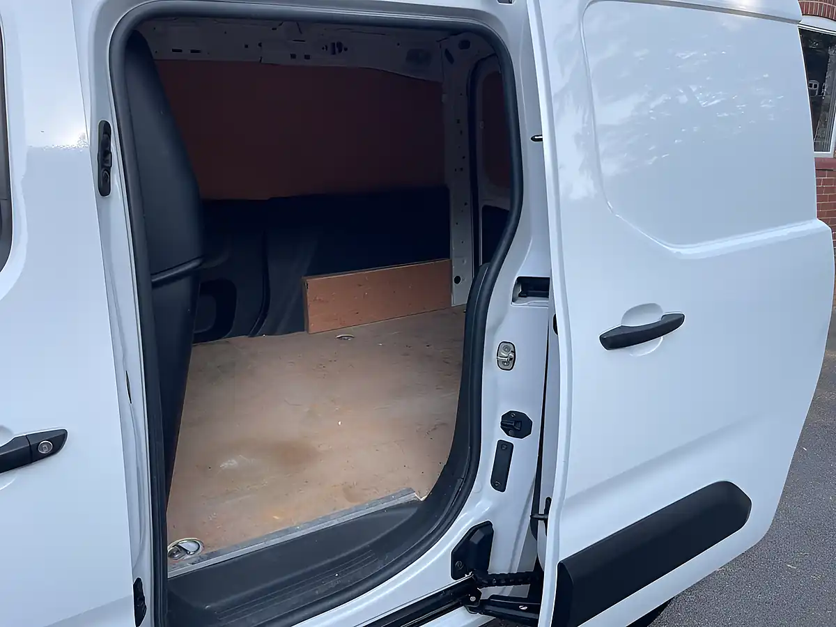 Used 2023 Citroen Berlingo Enterprise Edition M White - Interior and Exterior details 20