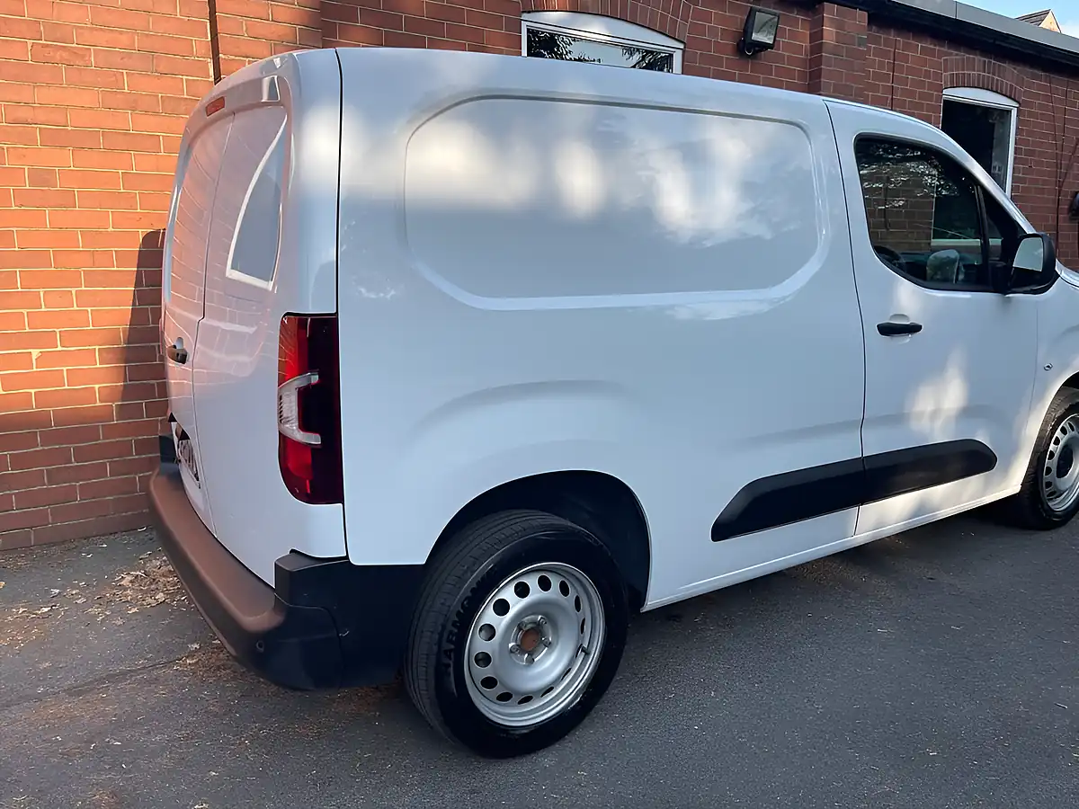 Used 2023 Citroen Berlingo Enterprise Edition M White - Interior and Exterior details 6