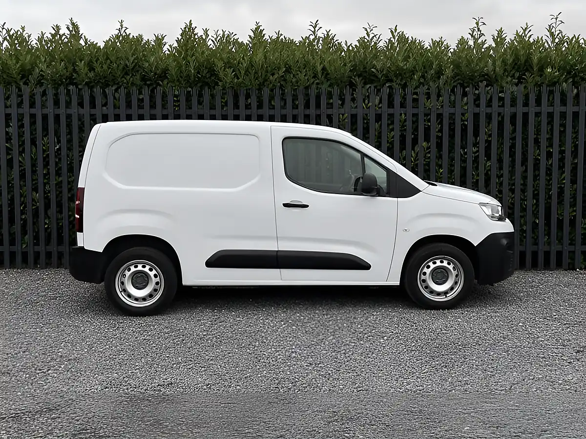 Used 2023 Citroen Berlingo Enterprise Edition M White - Interior and Exterior details 10