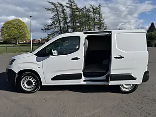 Used 2023 Citroen Berlingo Enterprise Edition M White - Interior and Exterior details 10