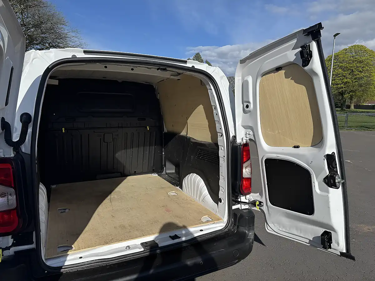 Used 2023 Citroen Berlingo Enterprise Edition M White - Interior and Exterior details 11