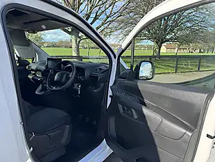 Used 2023 Citroen Berlingo Enterprise Edition M White - Interior and Exterior details 13