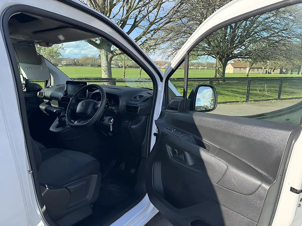 Used 2023 Citroen Berlingo Enterprise Edition M White - Interior and Exterior details 13
