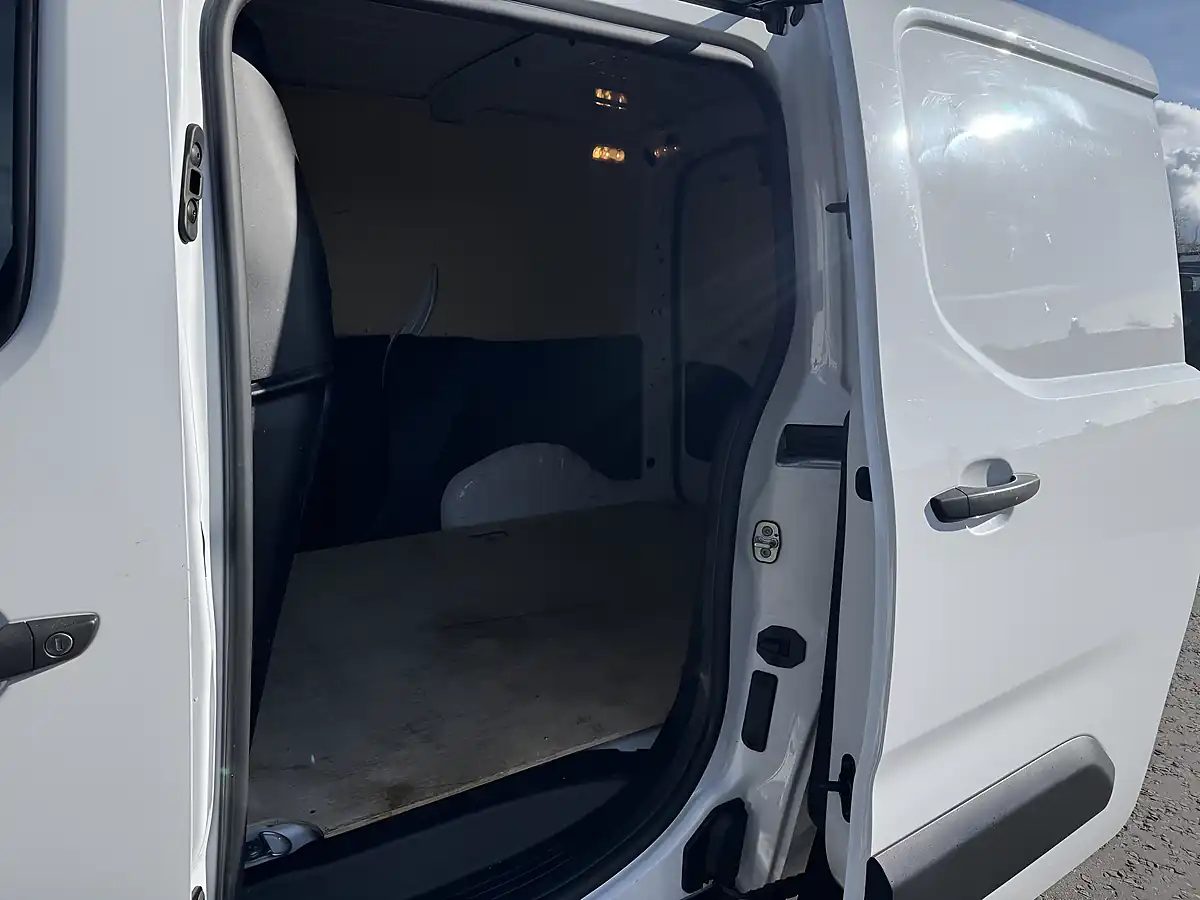 Used 2023 Citroen Berlingo Enterprise Edition M White - Interior and Exterior details 15