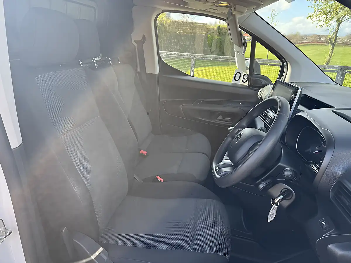 Used 2023 Citroen Berlingo Enterprise Edition M White - Interior and Exterior details 16