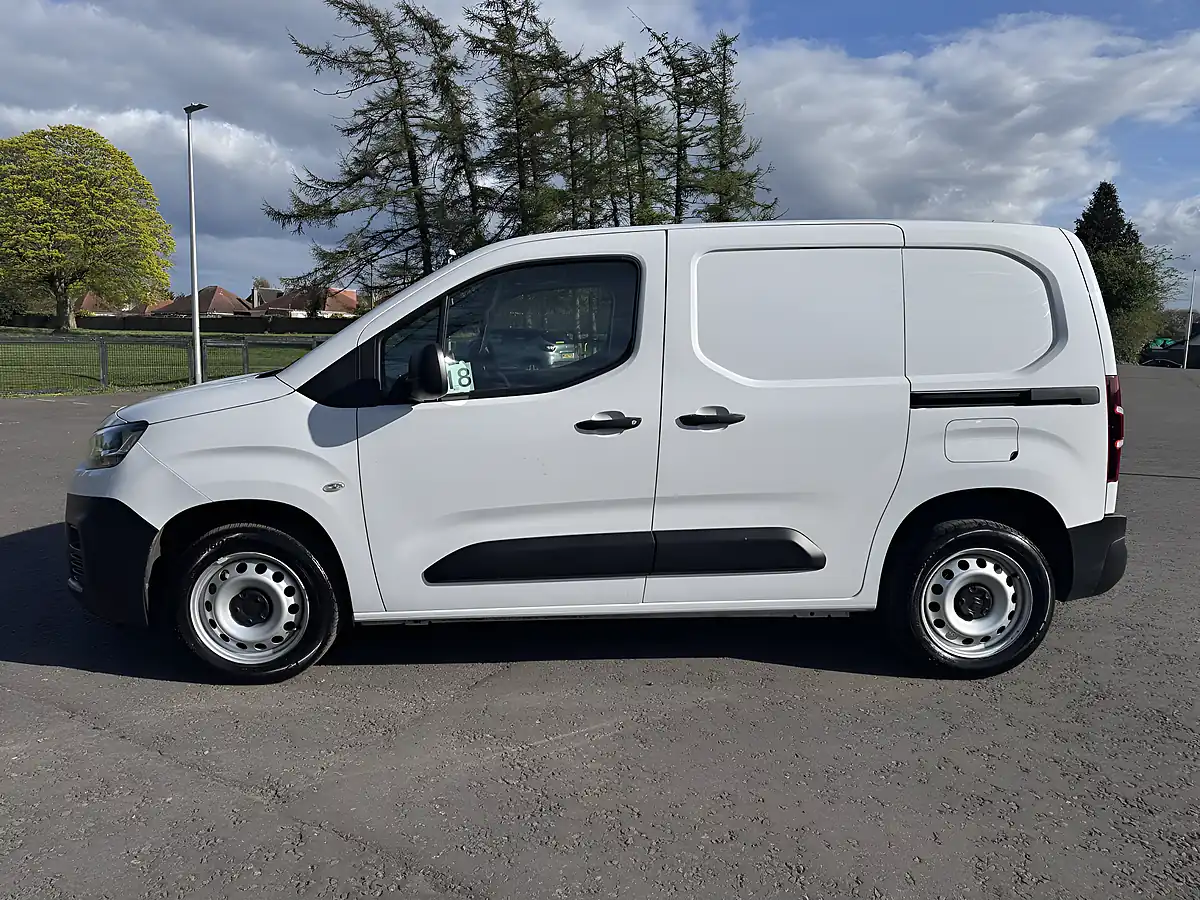 Used 2023 Citroen Berlingo Enterprise Edition M White - Interior and Exterior details 4