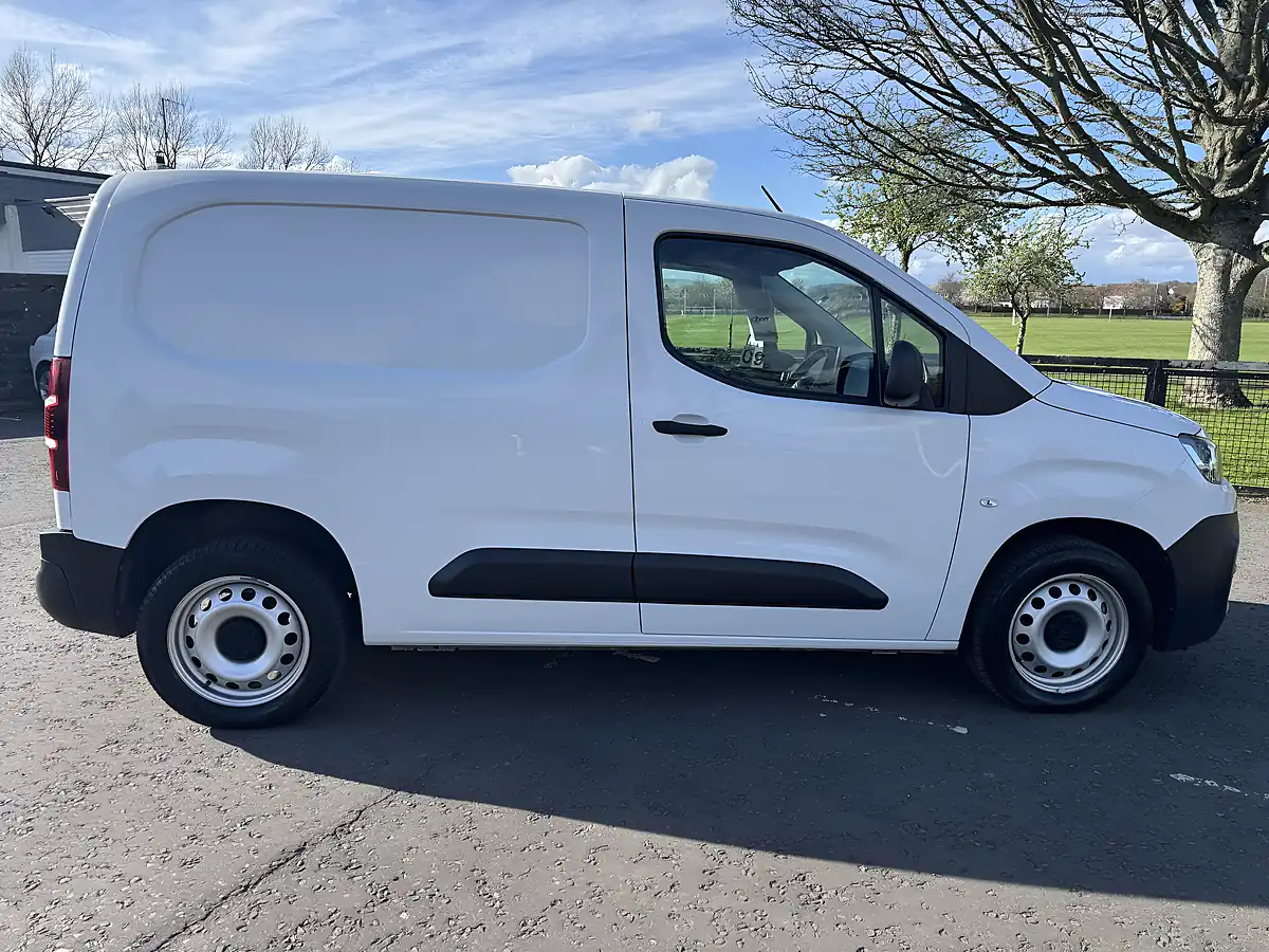 Used 2023 Citroen Berlingo Enterprise Edition M White - Interior and Exterior details 8