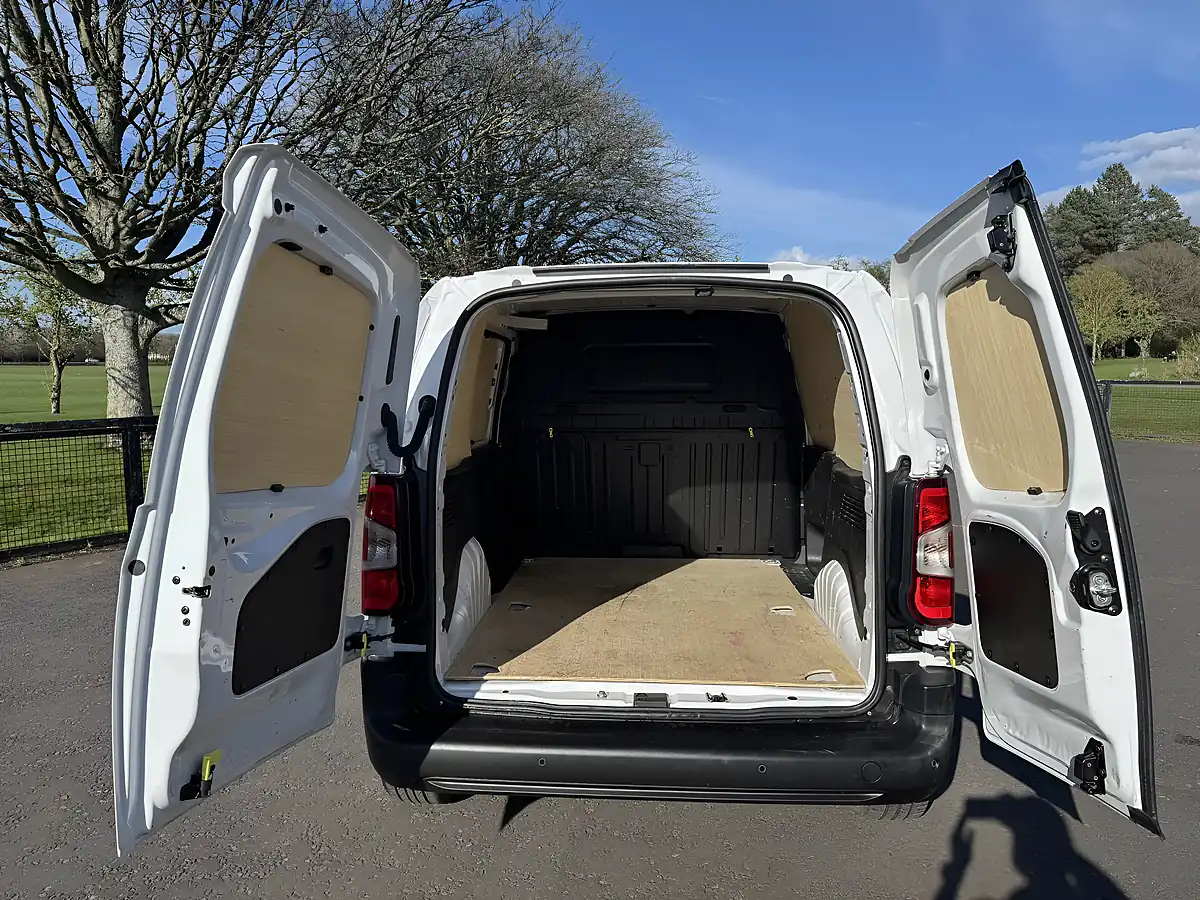 Used 2023 Citroen Berlingo Enterprise Edition M White - Interior and Exterior details 9