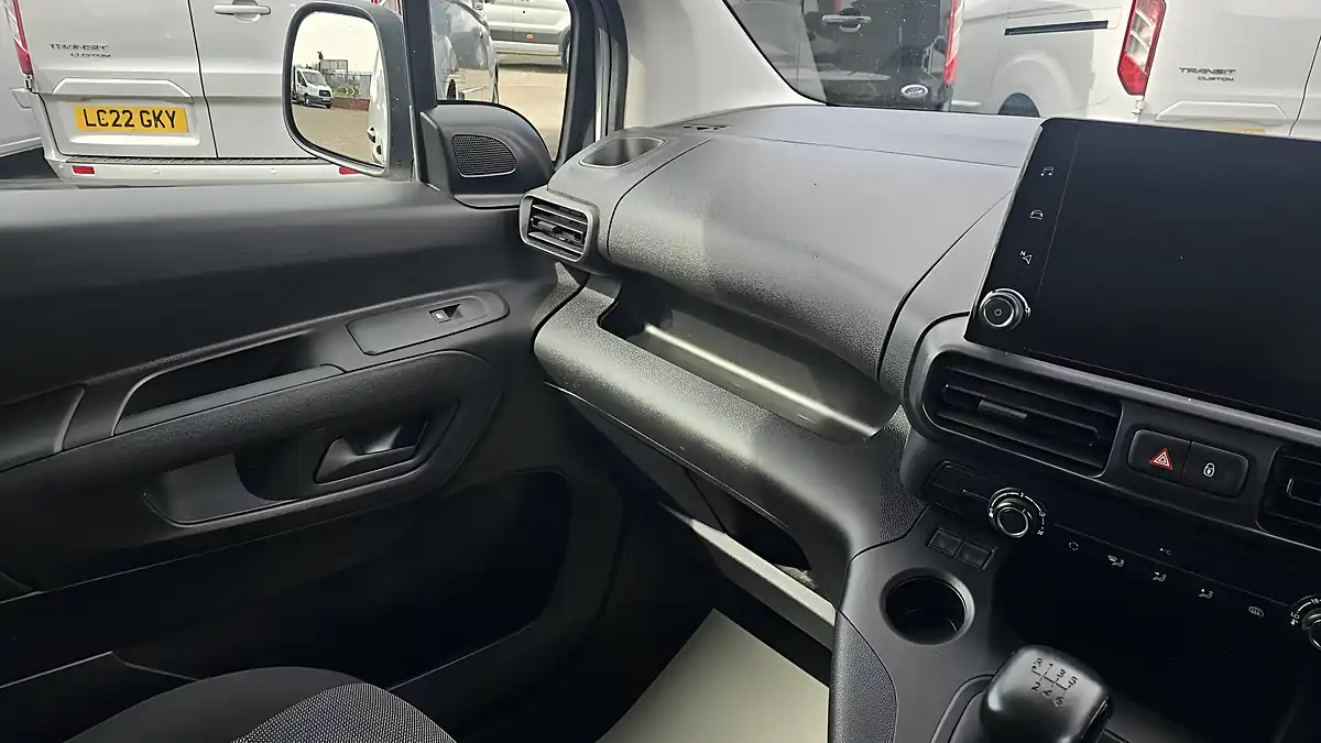 Used 2023 Citroen Berlingo Enterprise Edition M White - Interior and Exterior details 19