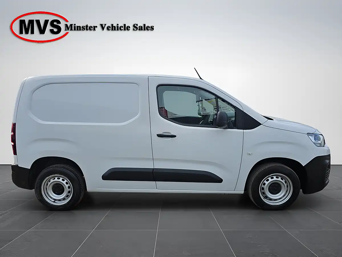 Used 2023 Citroen Berlingo Enterprise Edition M White - Interior and Exterior details 3