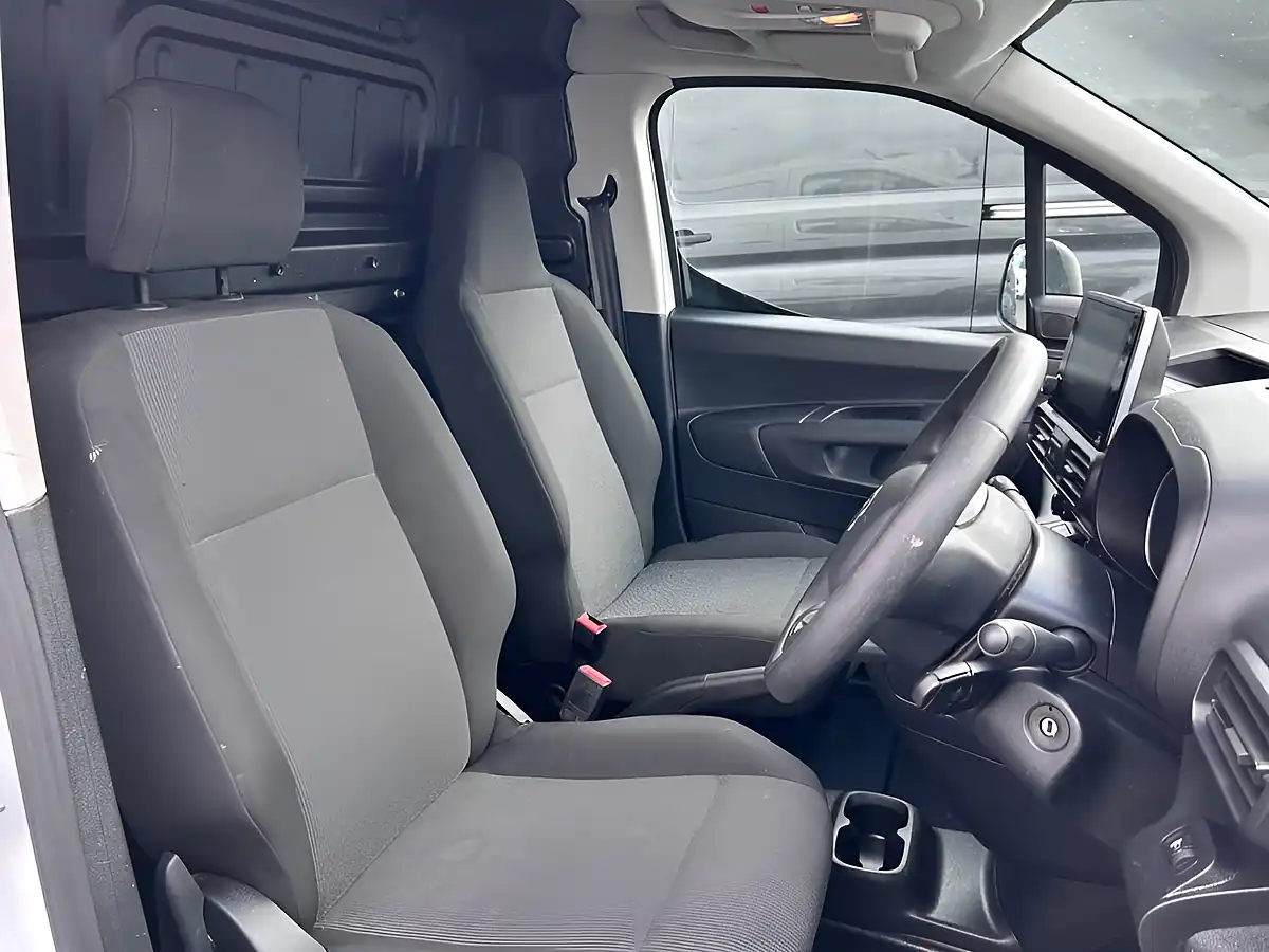 Used 2023 Citroen Berlingo Enterprise Edition M White - Interior and Exterior details 12