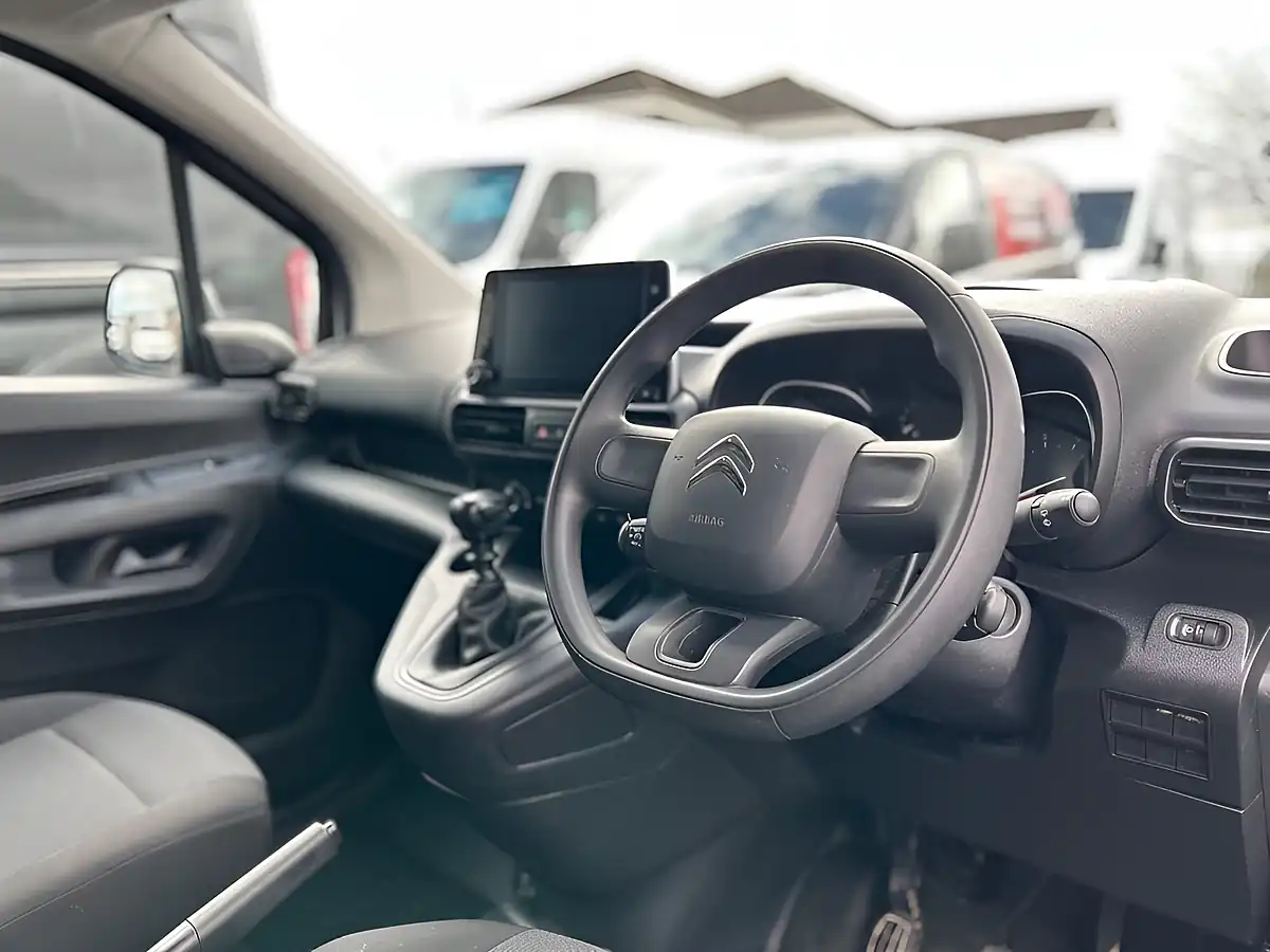 Used 2023 Citroen Berlingo Enterprise Edition M White - Interior and Exterior details 14