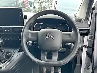 Used 2023 Citroen Berlingo Enterprise Edition M White - Interior and Exterior details 16