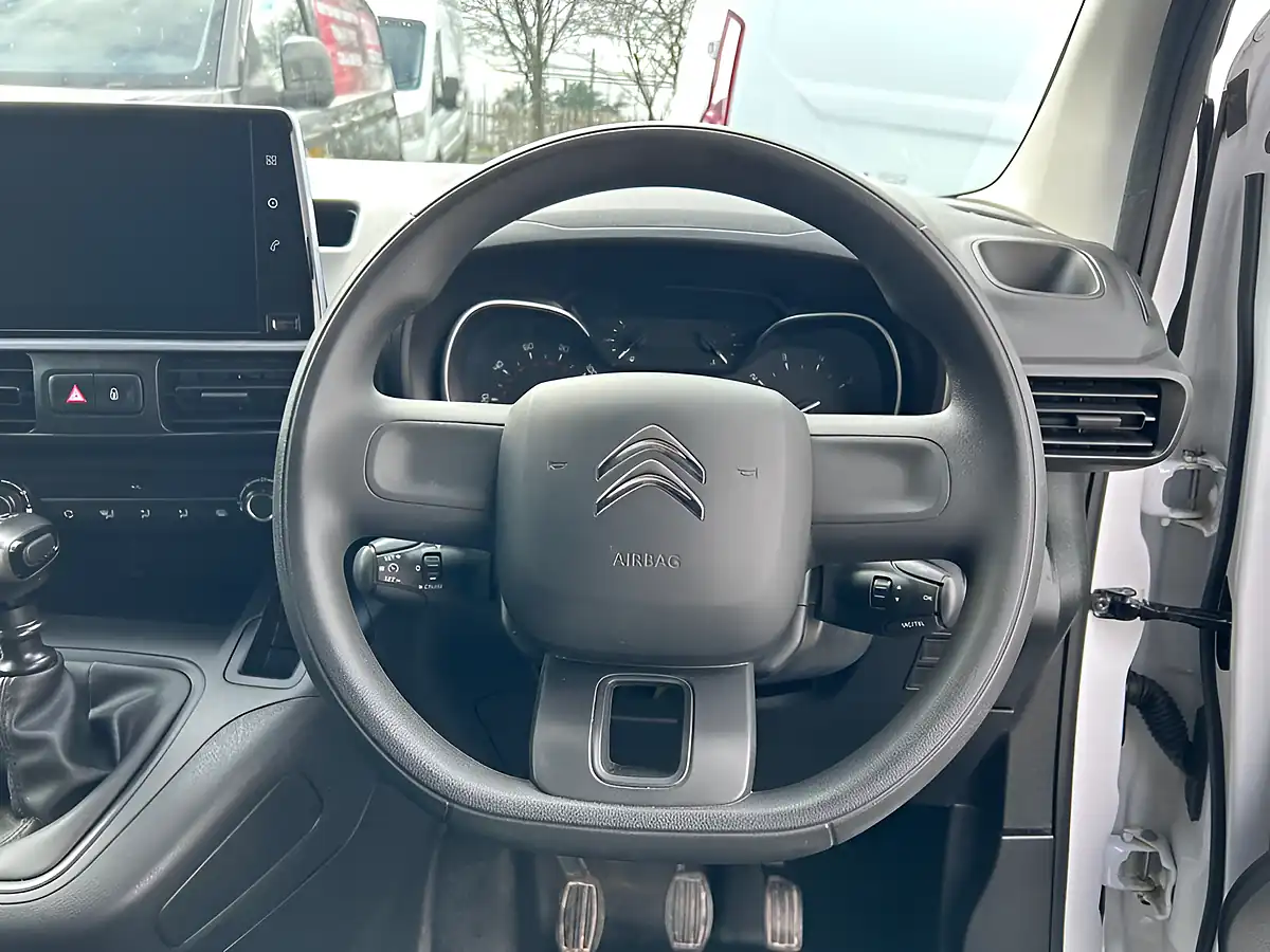 Used 2023 Citroen Berlingo Enterprise Edition M White - Interior and Exterior details 16