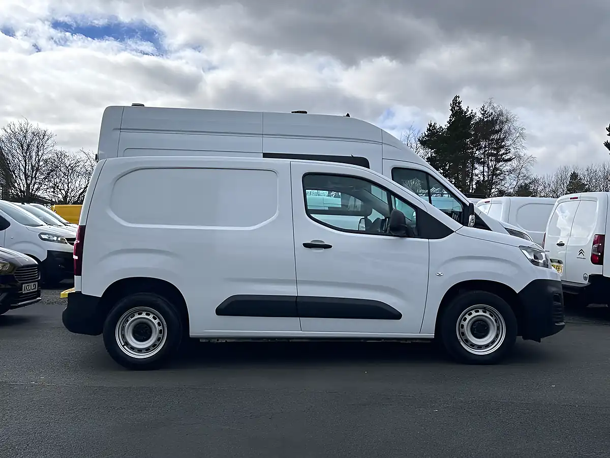 Used 2023 Citroen Berlingo Enterprise Edition M White - Interior and Exterior details 3
