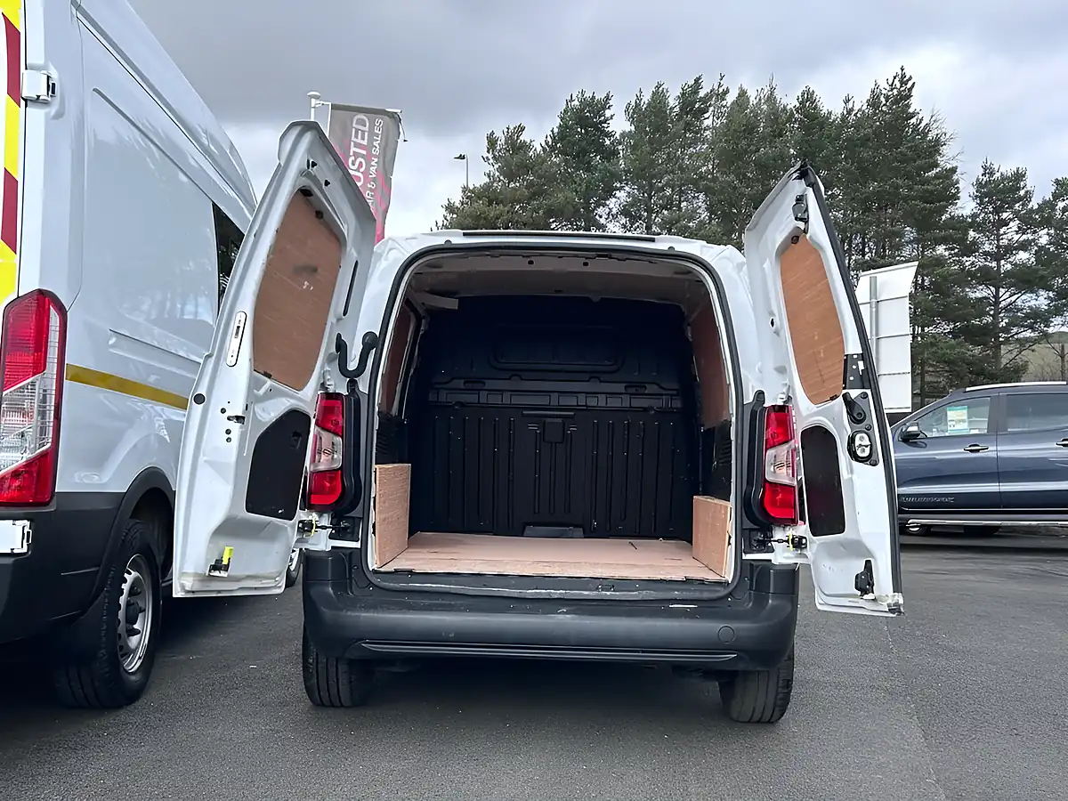 Used 2023 Citroen Berlingo Enterprise Edition M White - Interior and Exterior details 6
