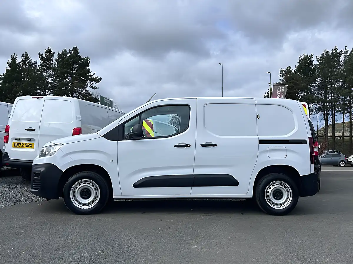 Used 2023 Citroen Berlingo Enterprise Edition M White - Interior and Exterior details 8