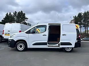 Used 2023 Citroen Berlingo Enterprise Edition M White - Interior and Exterior details 9