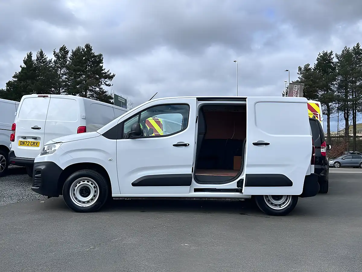 Used 2023 Citroen Berlingo Enterprise Edition M White - Interior and Exterior details 9