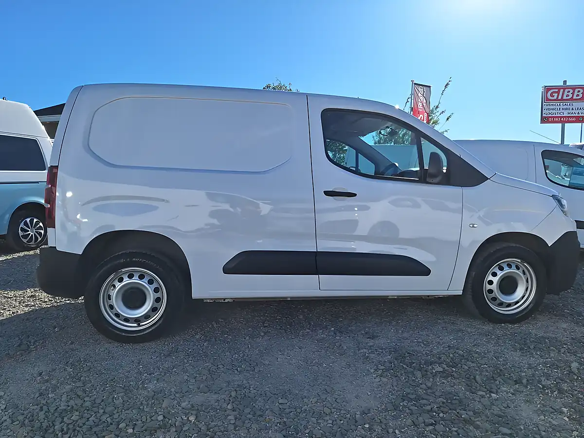 Used 2023 Citroen Berlingo Enterprise Edition M White - Interior and Exterior details 2