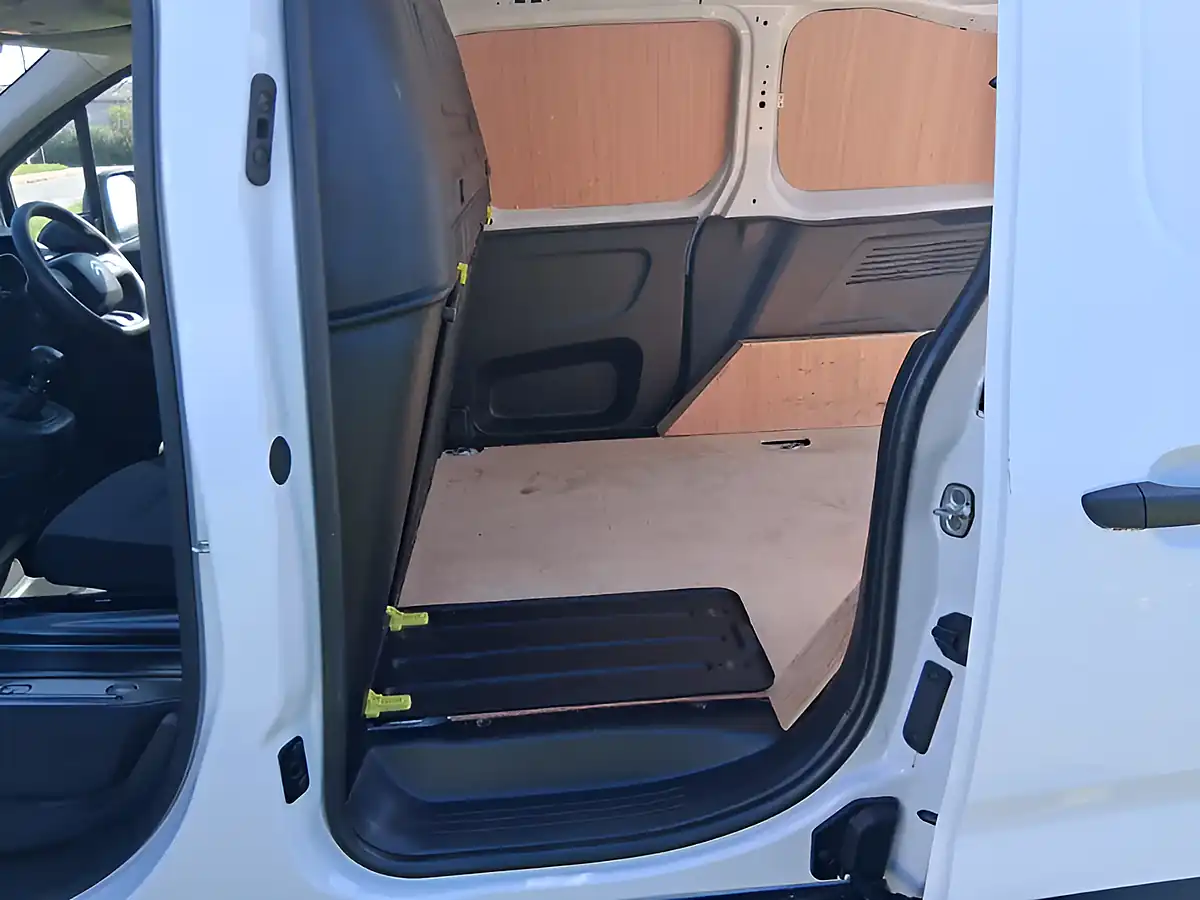 Used 2023 Citroen Berlingo Enterprise Edition M White - Interior and Exterior details 12