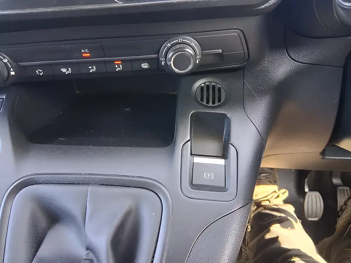 Used 2023 Citroen Berlingo Enterprise Edition M White - Interior and Exterior details 16